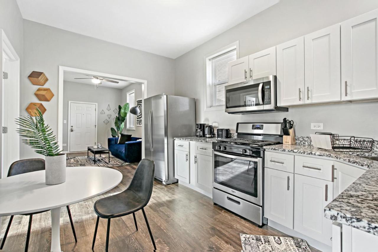 Trendy & Insta-worthy 2br - Kimball Rear * Chicago